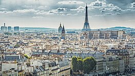 Alt: Paris with Eiffeltower