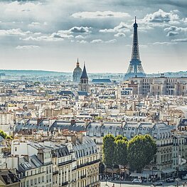 Alt: Paris with Eiffeltower