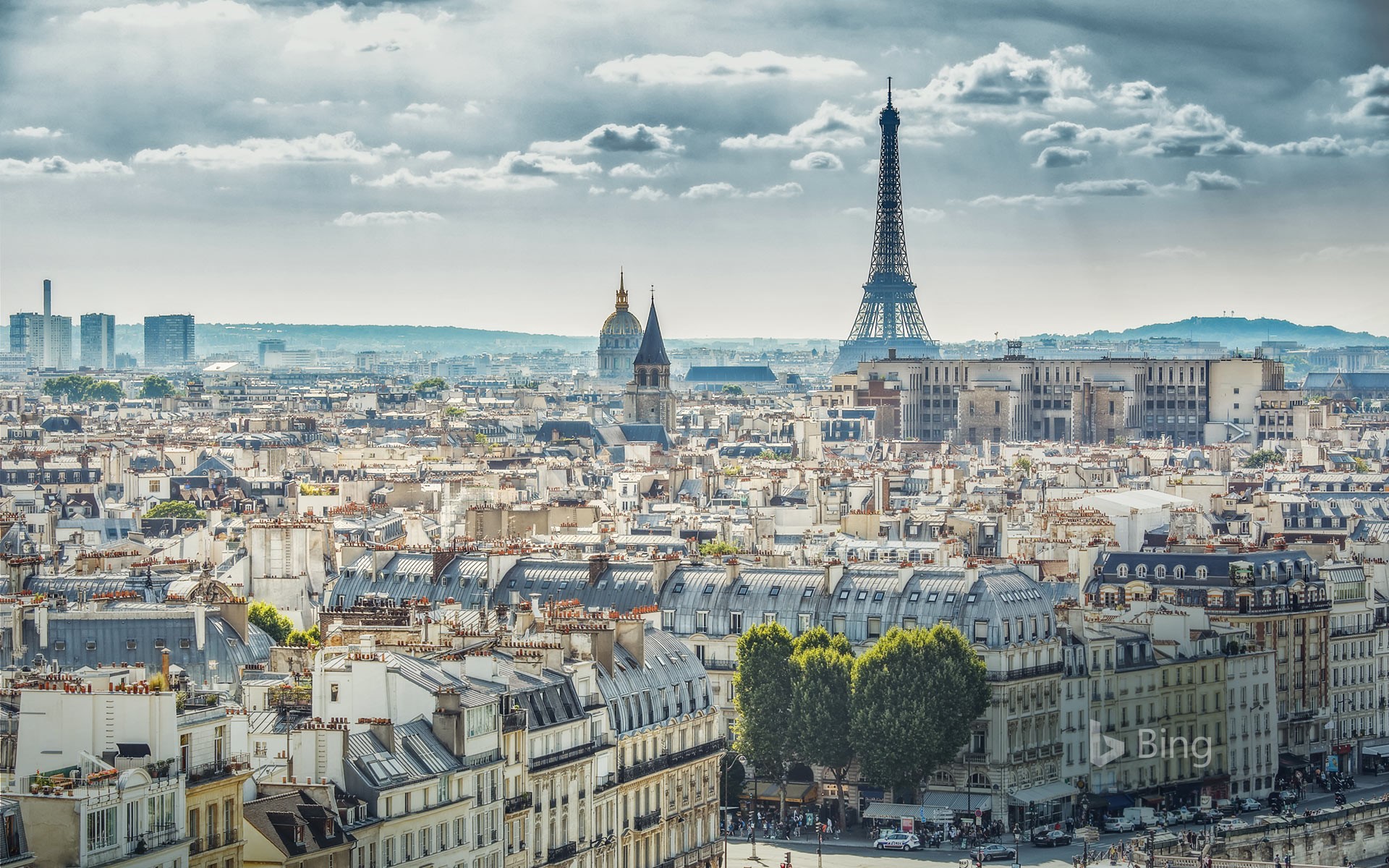 Alt: Paris with Eiffeltower